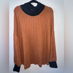 Rae Mode Women’s Orange/Black lightweight sweater